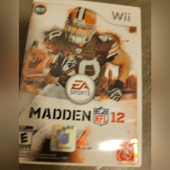 2/$10 - Electronic Arts Madden NFL 12 Nintendo Wii Standard Edition - Picture 2 of 3